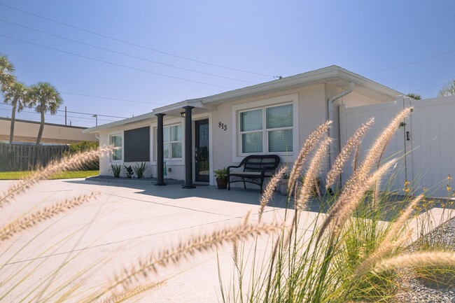 Building Photo - Vacation Pool home located directly Across...