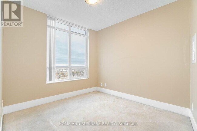 Photo du bâtiment - 330 Burnhamthorpe Rd W