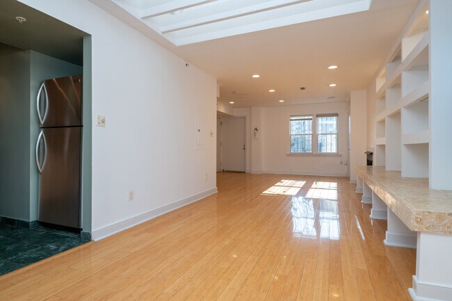 Foto del edificio - 1123 5th St NW