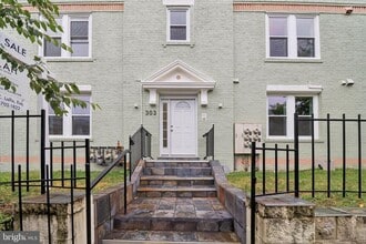 Building Photo - 303 Seaton Pl NE