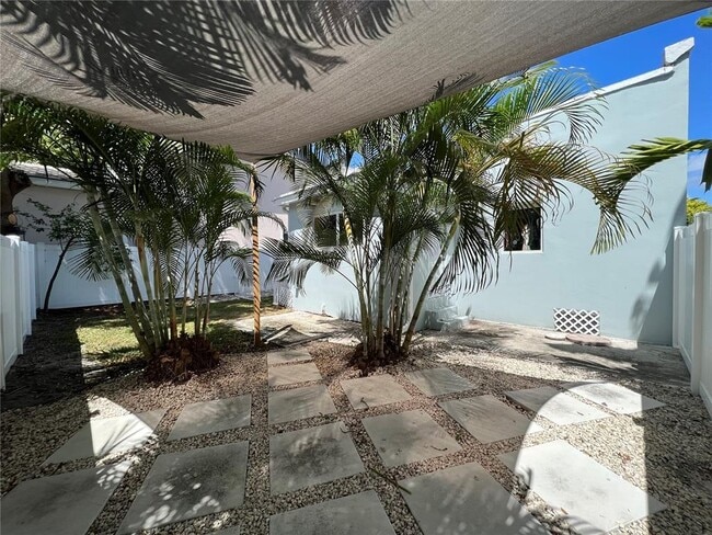 Foto del edificio - 708 SE 6th Ct