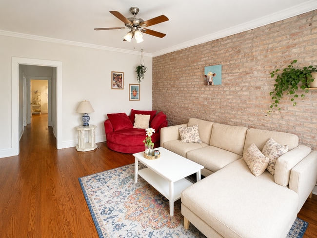 Building Photo - 2467 N Clark St