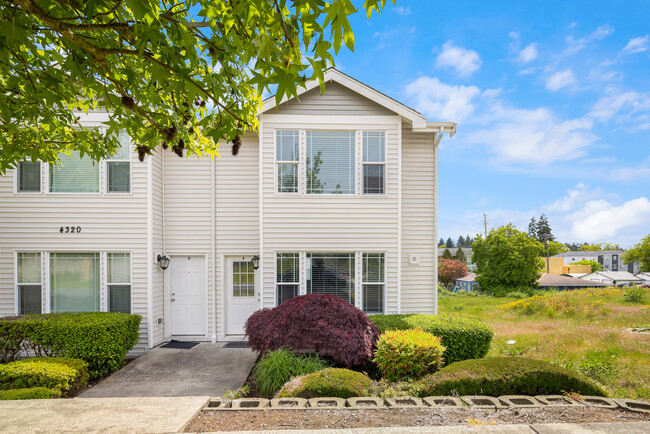 Foto del edificio - Pine Street Townhomes