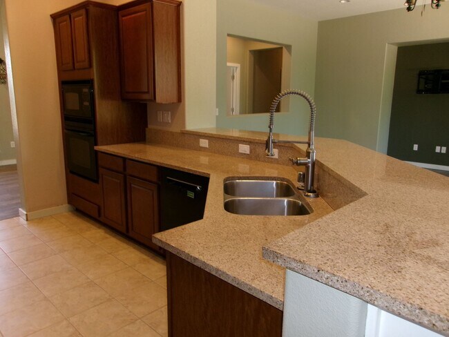 Foto del edificio - Spacious home located in gated community.