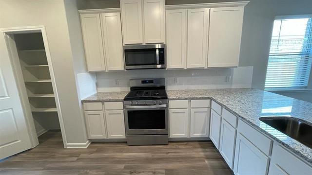 Foto del edificio - 137 Emma Dr