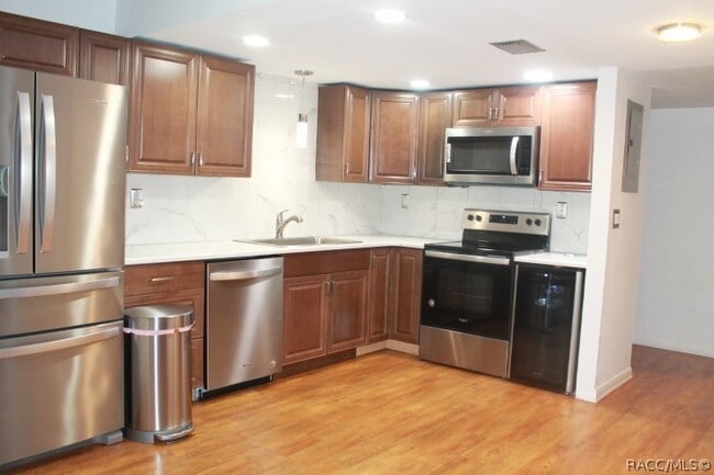 Building Photo - 2400 Forest Dr
