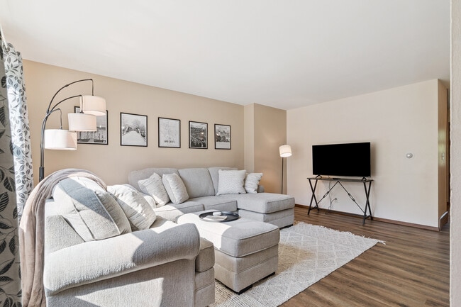 Building Photo - 710 19th Ave