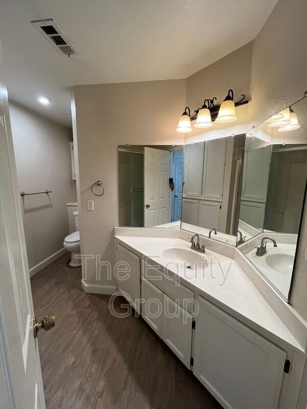 Building Photo - 595 S Cottage St