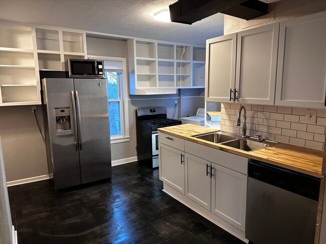 kitchen - 1704 Tyler St NE