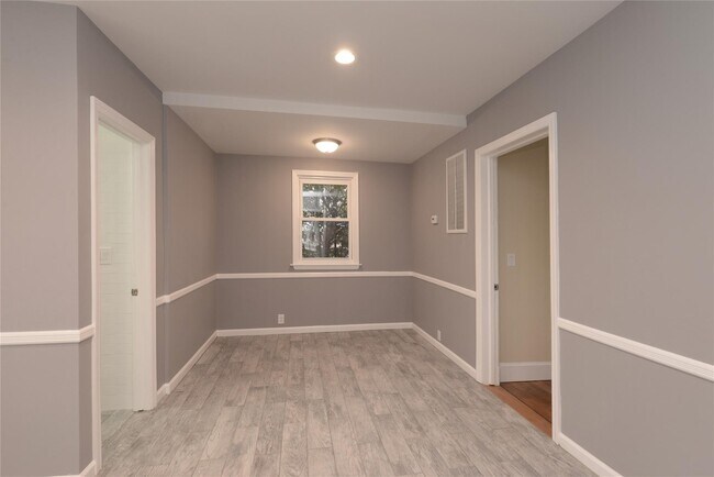Foto del edificio - 549 Scranton Ave