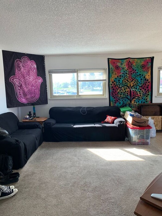 Building Photo - 4517 Parkview Dr
