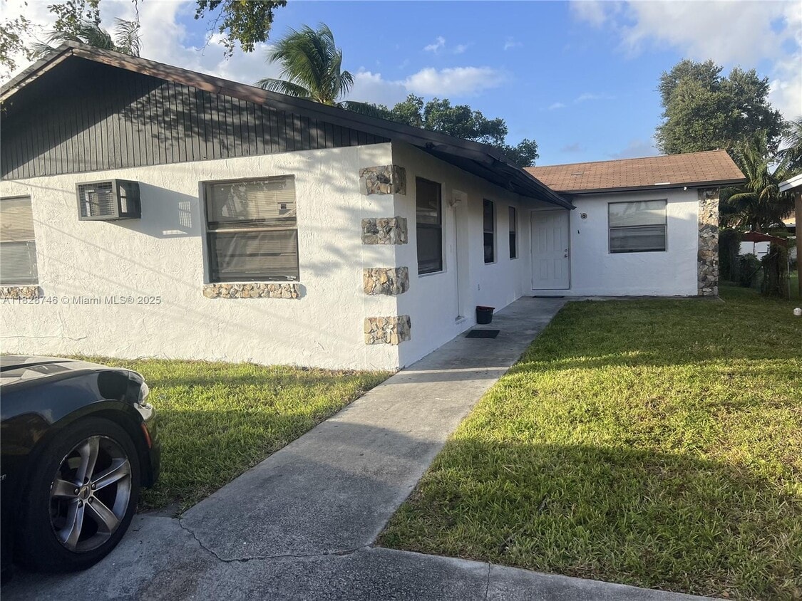 Primary Photo - 4809 SW 25th St