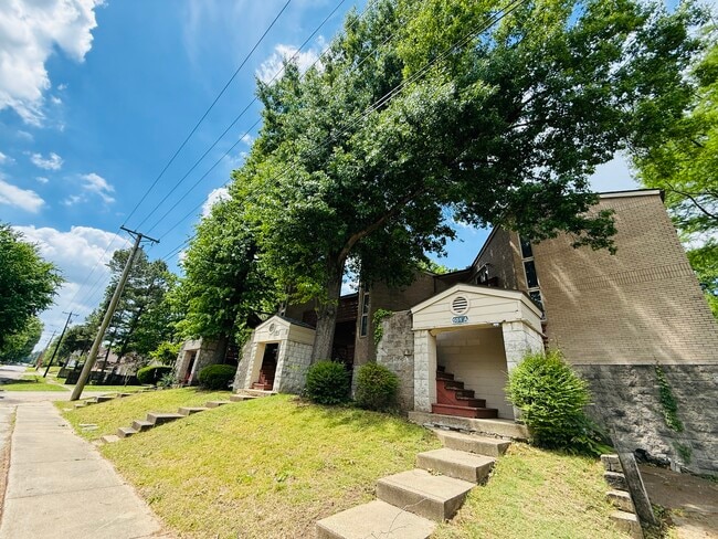 Building Photo - 501 Vine St