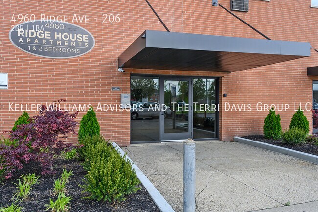 Foto del edificio - Ridge House