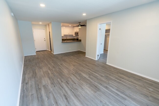 Interior Photo - 2039 North Las Palmas Ave