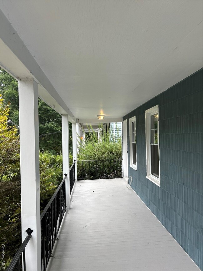 Building Photo - 212 Taxter Rd