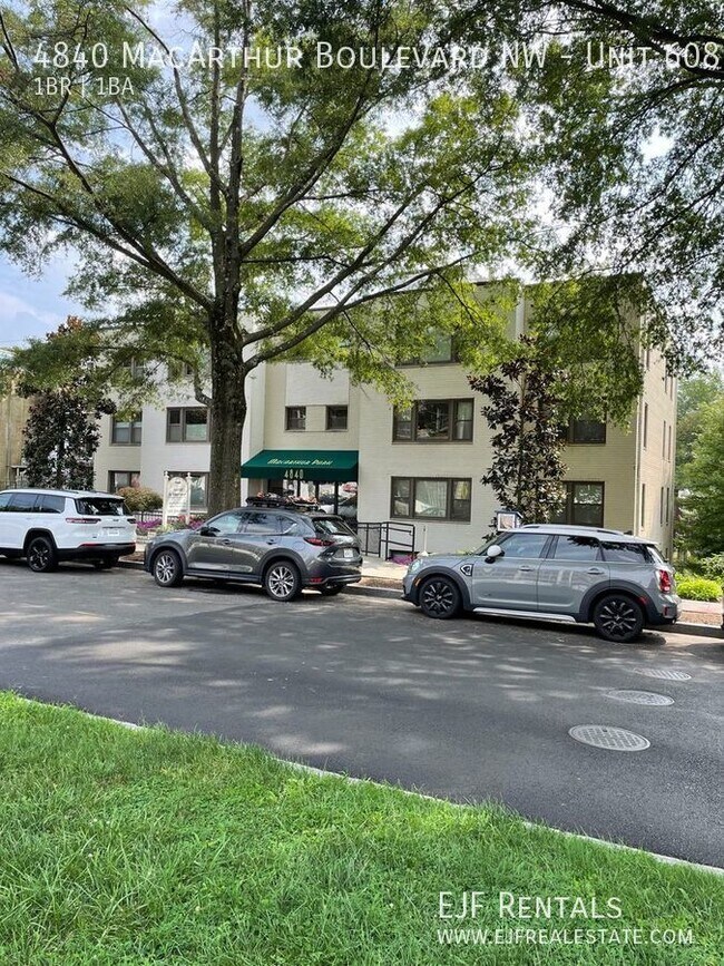 Foto del edificio - 4840 MacArthur Blvd NW