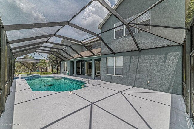 Foto del edificio - 5324 Creekwood Dr
