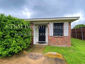 Building Photo - 1509 S Hall St