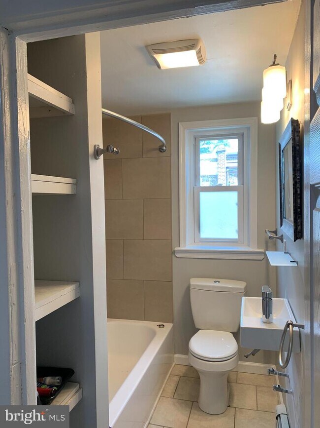 Foto del edificio - 333 E State St