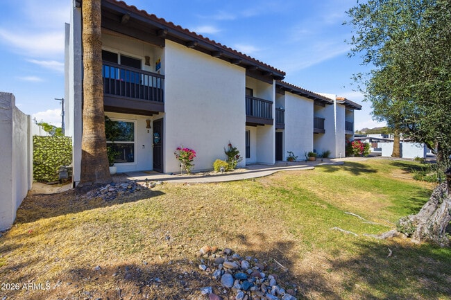 Building Photo - 1702 E Ocotillo Rd