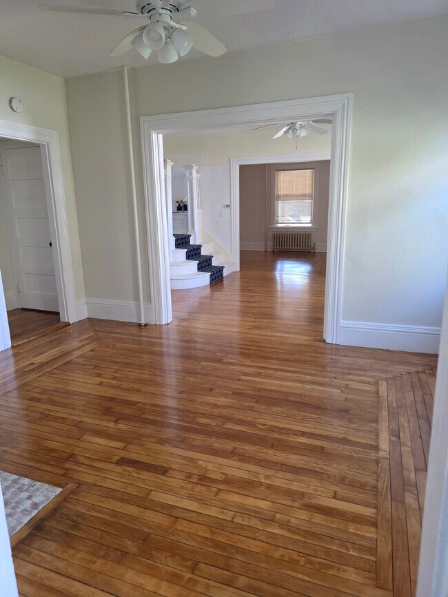 Building Photo - 174 Elm St