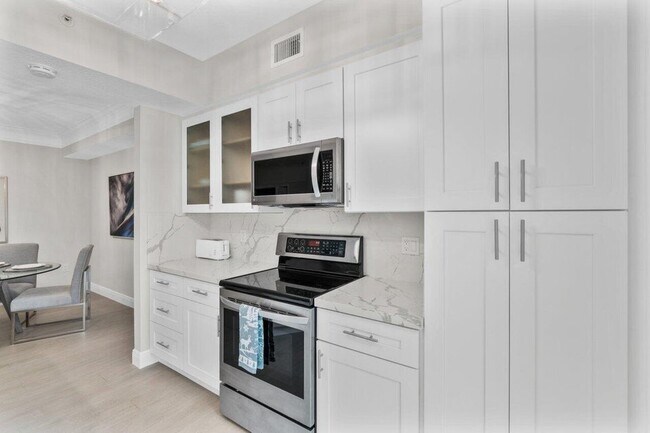 Building Photo - 2030 Alta Meadows Ln