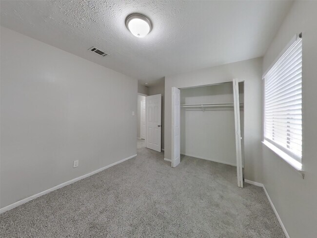 Foto del edificio - 11519 Perry Rd