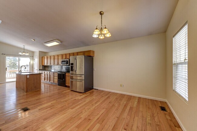 Foto del edificio - Available June 2024! 5 Bedroom 3 Bath Home...