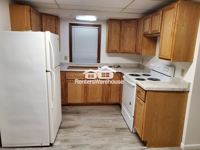 Building Photo - 109 4th Ave SE