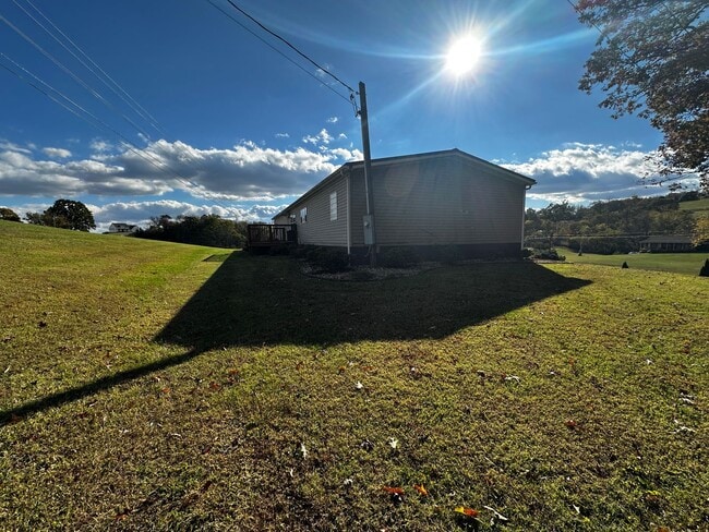 Building Photo - Spacious 4 bedroom/2 bath home for rent - ...