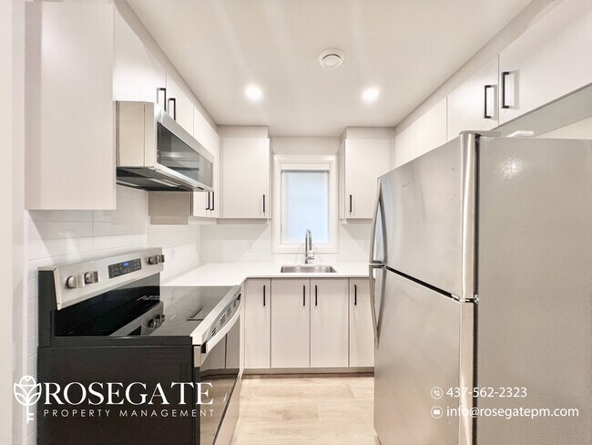 Photo du bâtiment - Huge 1-Bedroom Lower Unit in Guelph’s Char...