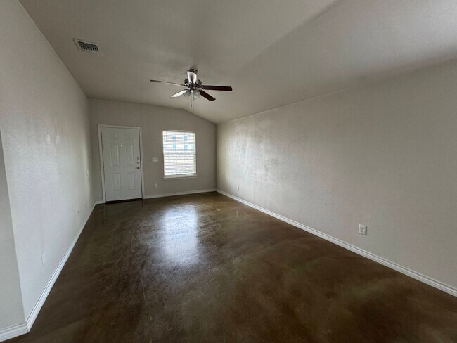 Foto del edificio - 108 Lowes Blvd