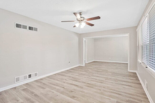 Building Photo - 1254 Angelia Dr Sw