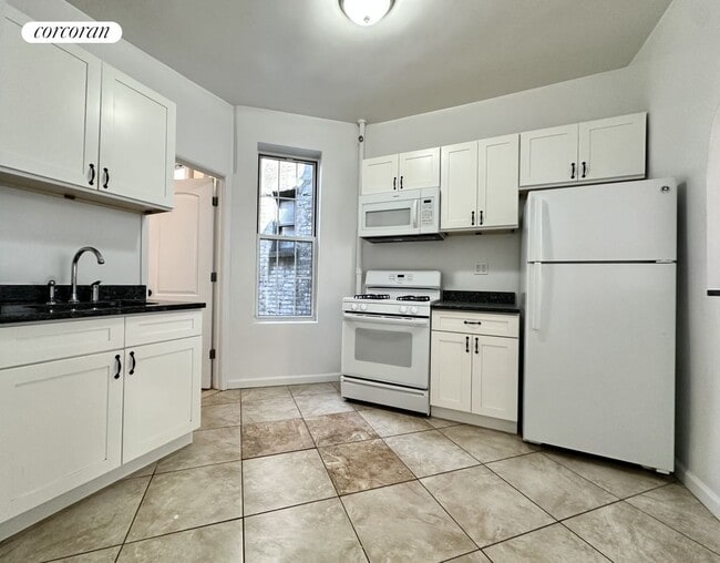 Building Photo - 326 E 93rd St