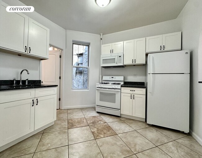 Foto del edificio - 326 E 93rd St