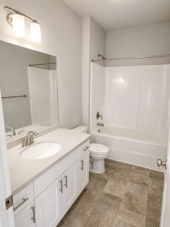 Building Photo - Beautiful 4 Bed + Bonus Room Home Near JBLM Pet Friendly