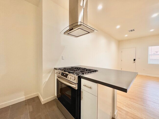 Foto del edificio - 515-518 3/4 N Mariposa Ave