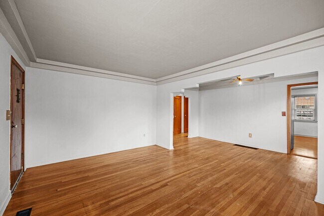 Foto del edificio - East Valley Home With Large Yard!