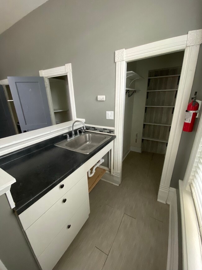 Foto del edificio - 1941 Madison St