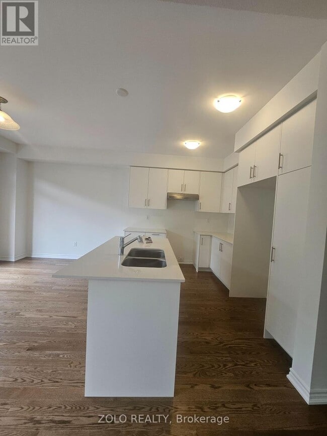 Building Photo - 100 W Oak Trl