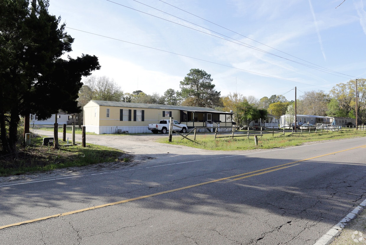 Primary Photo - Graves Trailer Park