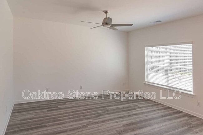 Building Photo - 3362 Skyland Dr