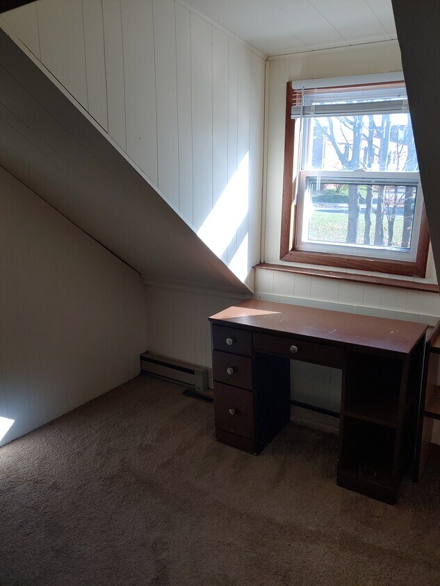 Bedroom with dormer - 42 Pierrepont Ave