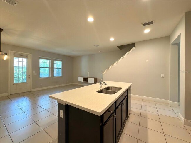 Foto del edificio - 15381 Honeybell Dr