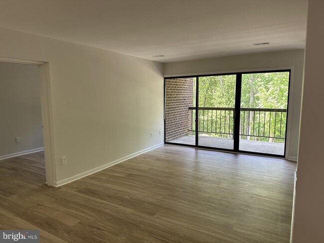 Foto del edificio - 11240 Chestnut Grove Square