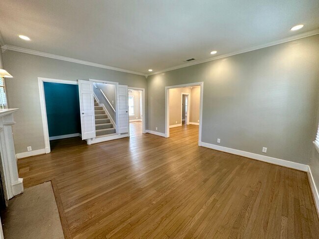 Foto del edificio - Remodeled 4 bed 3 bath M-Streets home in t...