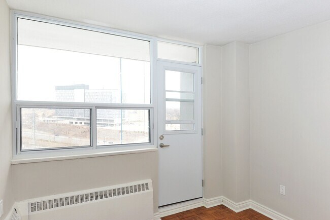 Building Photo - 230 Oak St