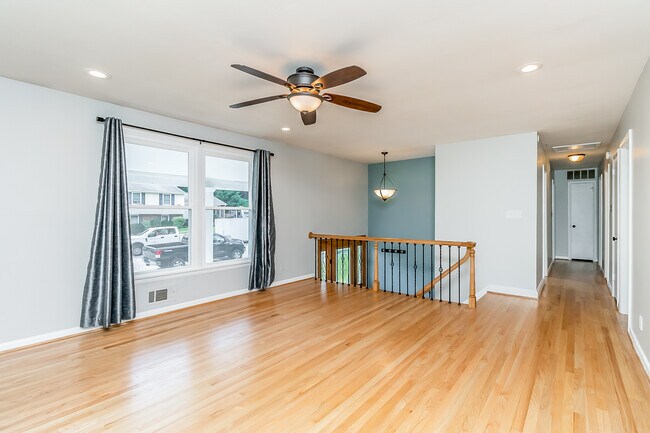 Foto del edificio - 8727 Valleyfield Rd