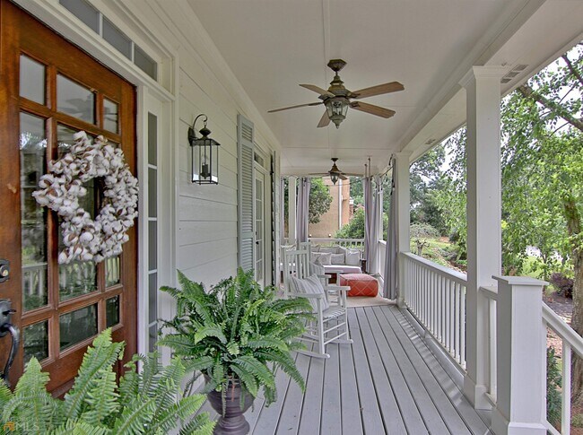 Building Photo - 810 Carnellian Ln